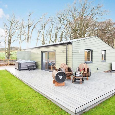 Shiphorns Luxury Cabin With A Hot Tub Eddleston Exterior foto